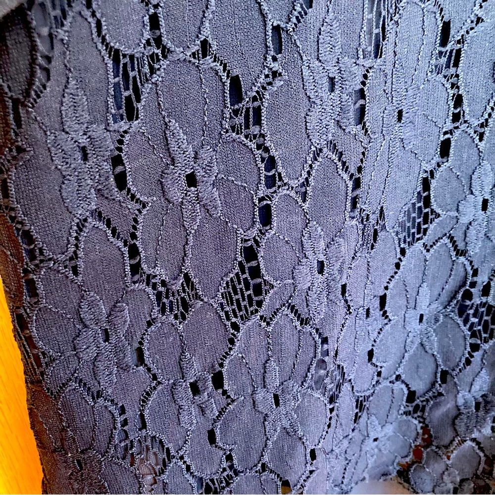Mamaway floral-lace back v-neck maternity/nursing blouse in navy blue